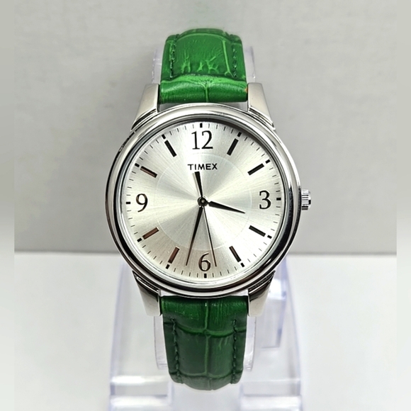 Womens Timex Easy Reader Watch Silver Tone Green Croco Dress Classic New Battery - Picture 1 of 11
